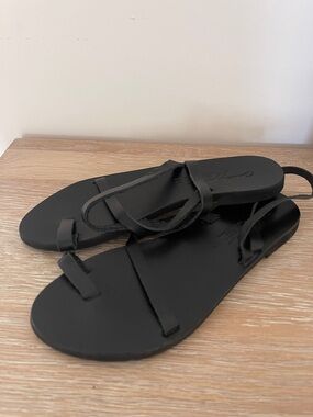 Carly Jean Los Angeles Black leather Rhodes sandals